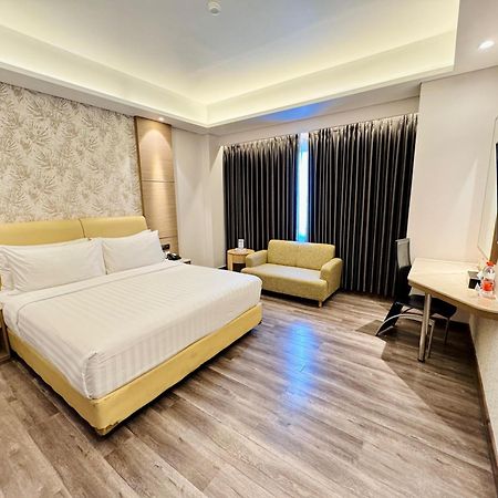 Orchardz Hotel Industri Jakarta Kemayoran Exterior photo