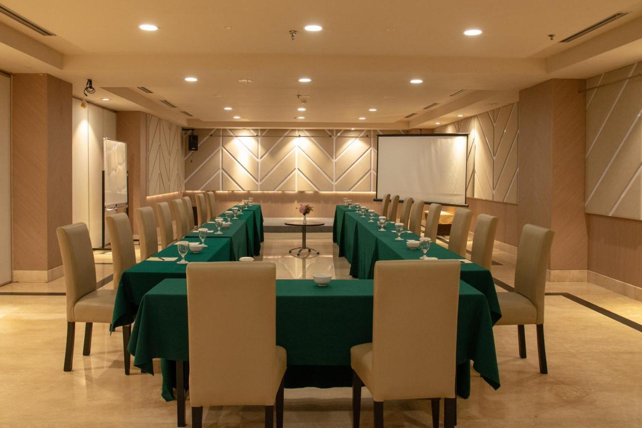 Orchardz Hotel Industri Jakarta Kemayoran Exterior photo