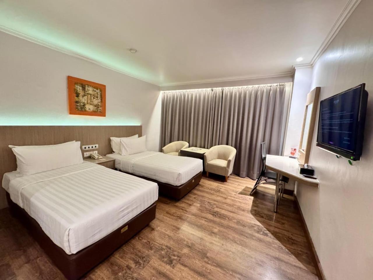 Orchardz Hotel Industri Jakarta Kemayoran Exterior photo