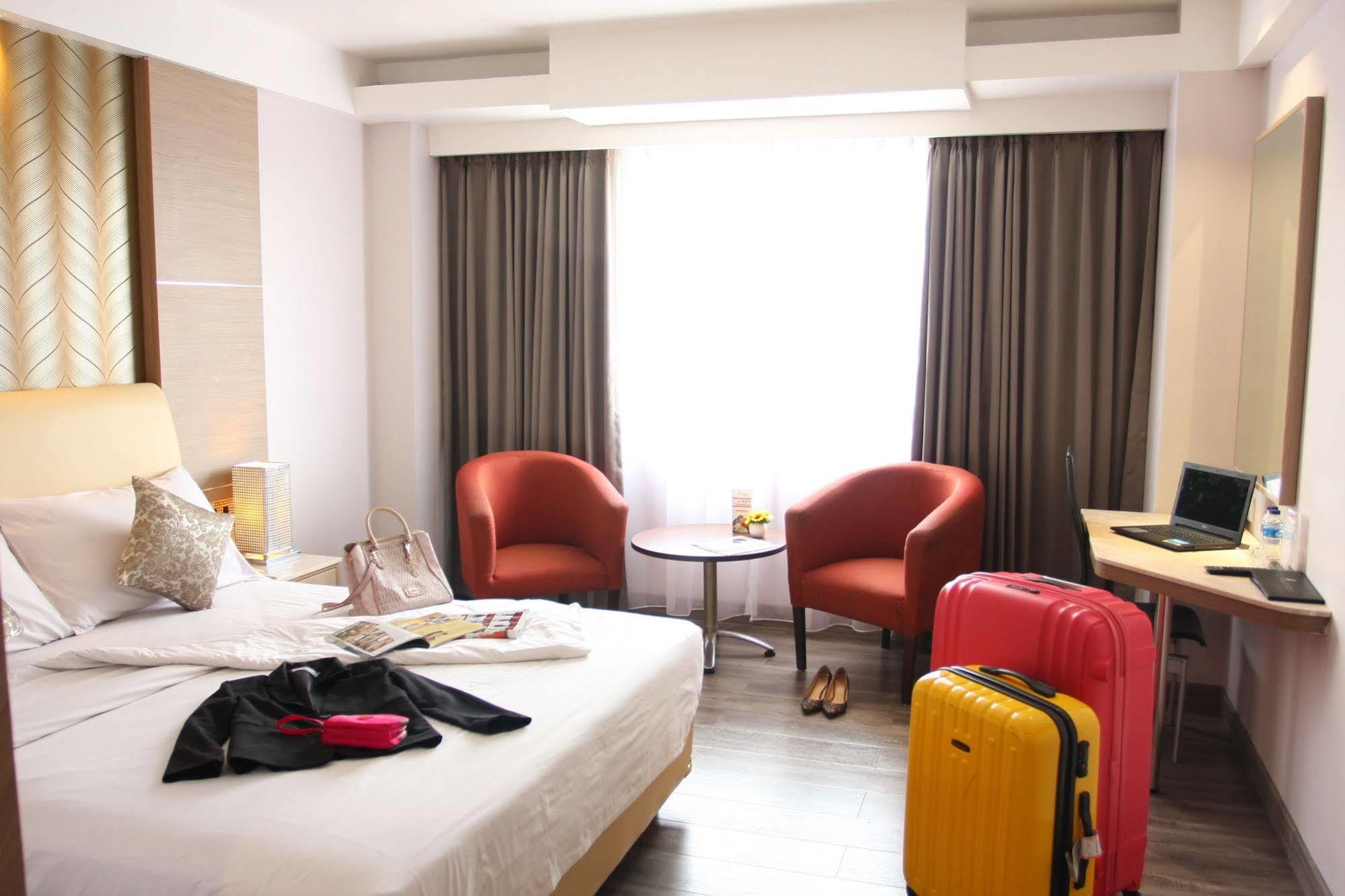 Orchardz Hotel Industri Jakarta Kemayoran Exterior photo